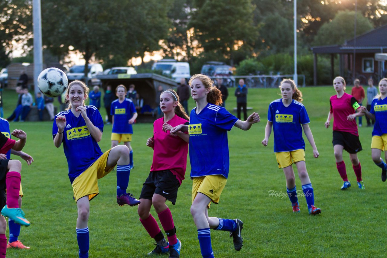 Bild 142 - B-Juniorinnen TSV Gnutz o.W. - SV Wahlstedt : Ergebnis: 1:1